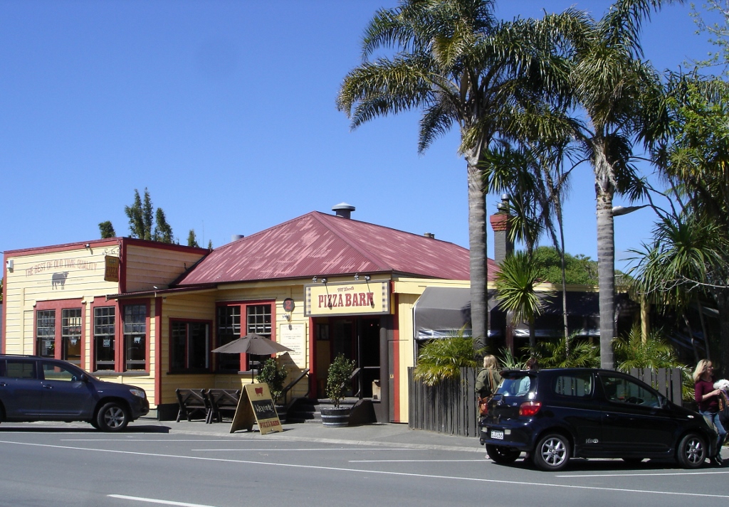 Country Homestead at Black Sheep Farm, dine at the Waipu Pizza Barn, World famous in Waipu